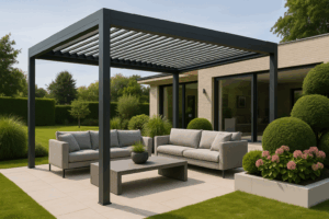 Luxe tuinideeën met een lamellen overkapping als eyecatcher