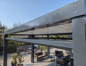 De ideale zithoek onder een lamellenoverkapping creëren