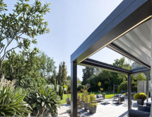 De toekomst van buitenleven_ lamellenoverkappingen met smart functies